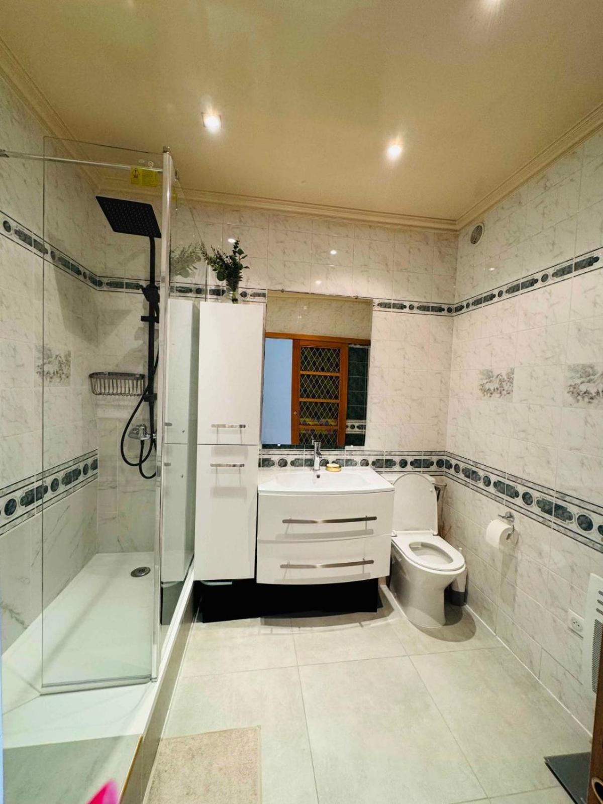 2 Bedrooms In Marais Apartment Paris