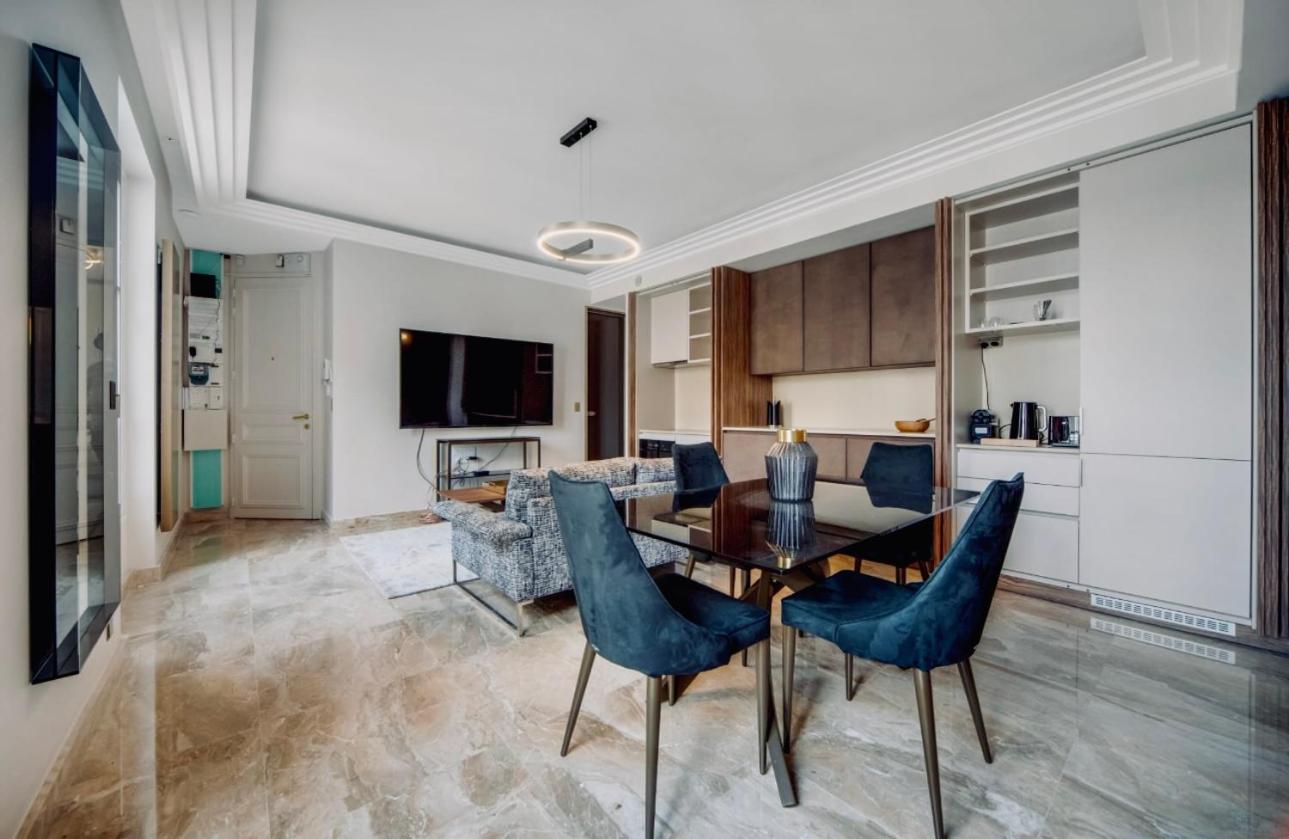 Luxueux Champs Elysees Apartment Paris