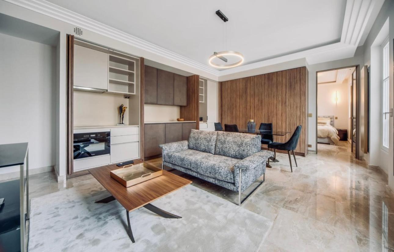 Luxueux Champs Elysees Apartment