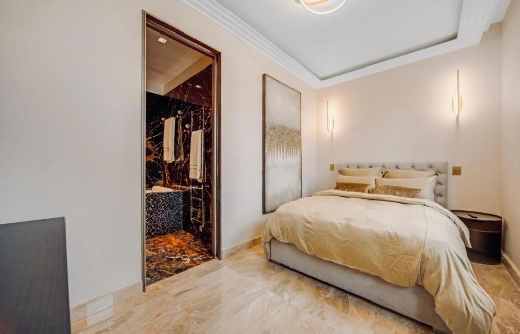Luxueux Champs Elysees Apartment Paris