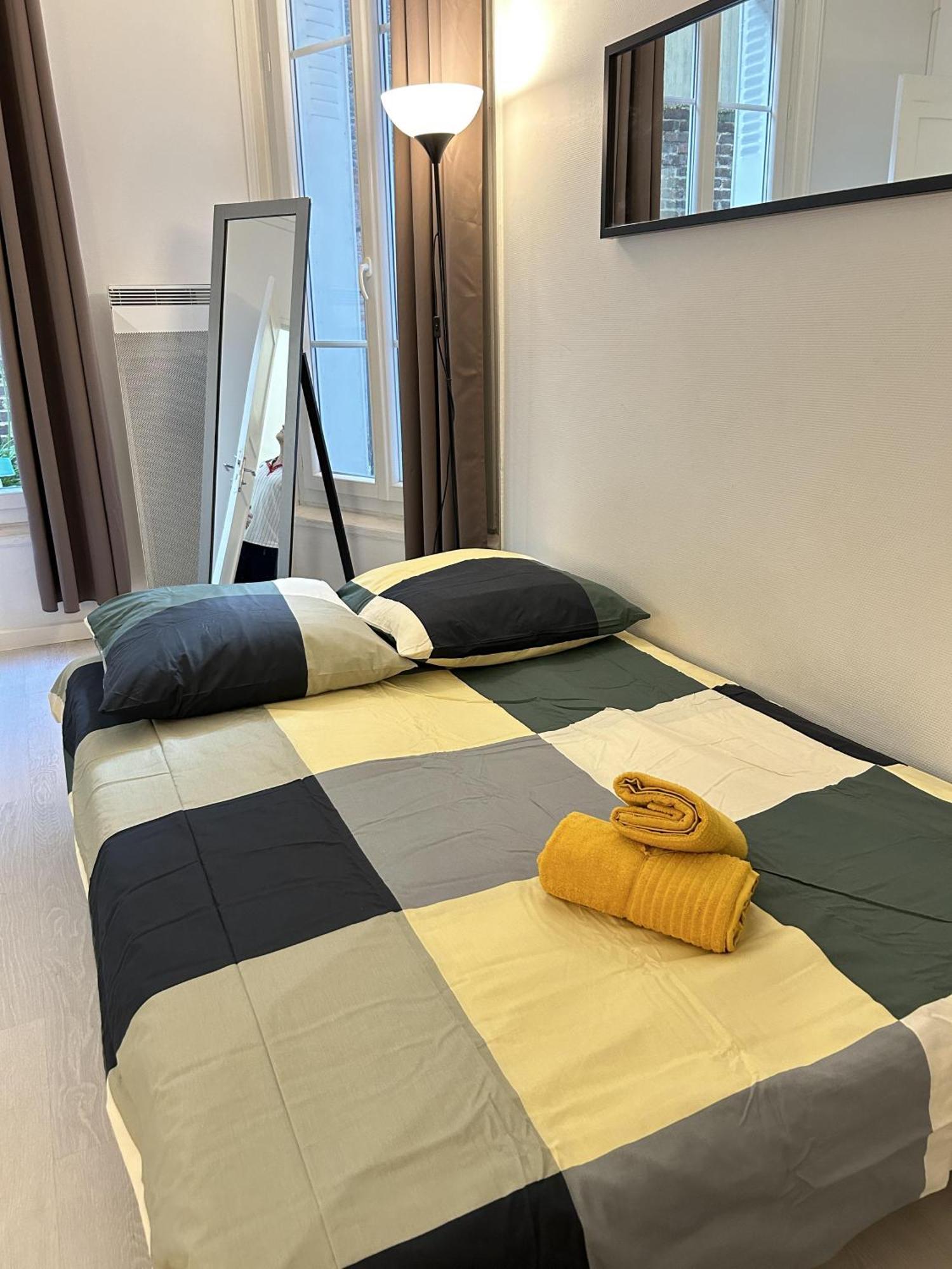 Apartment Charming With Private Garden In Cadix
