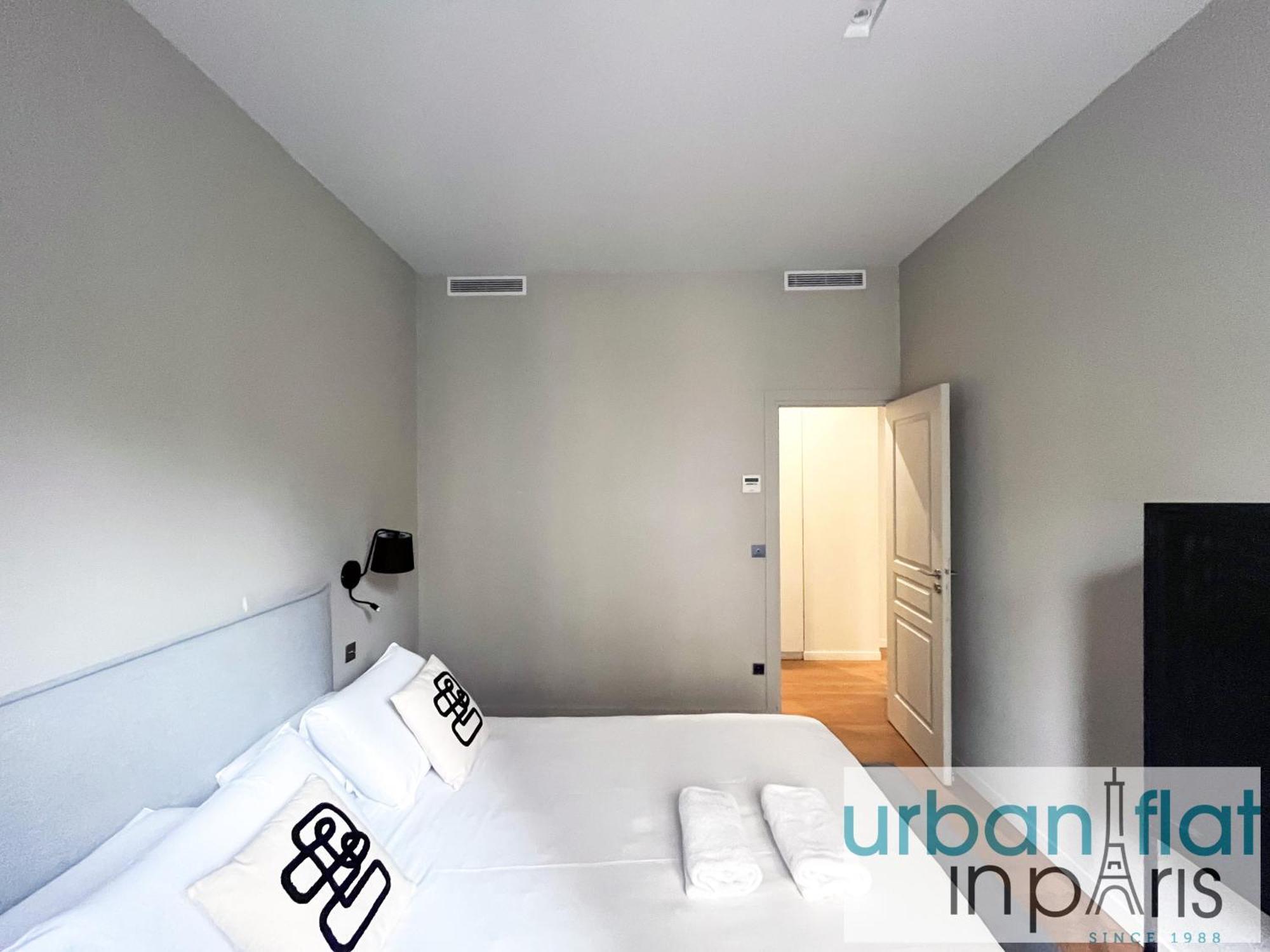 Apartment Urban Flat 119 - Spacious 5 Bedroom Flat In Paris