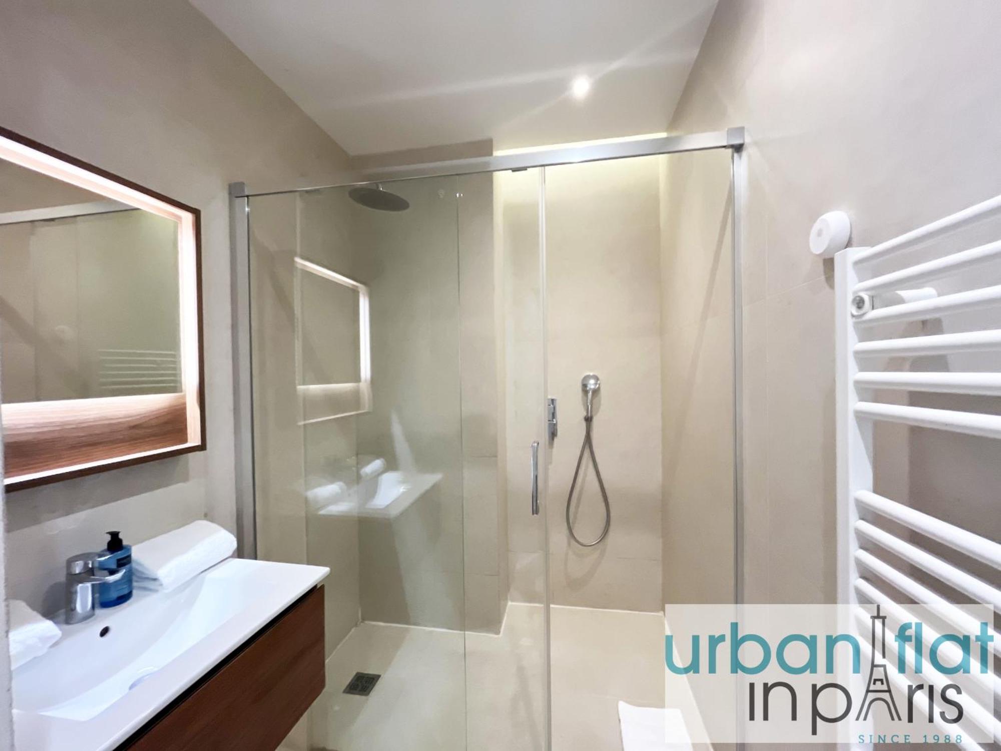 Apartment Urban Flat 119 - Spacious 5 Bedroom Flat In *