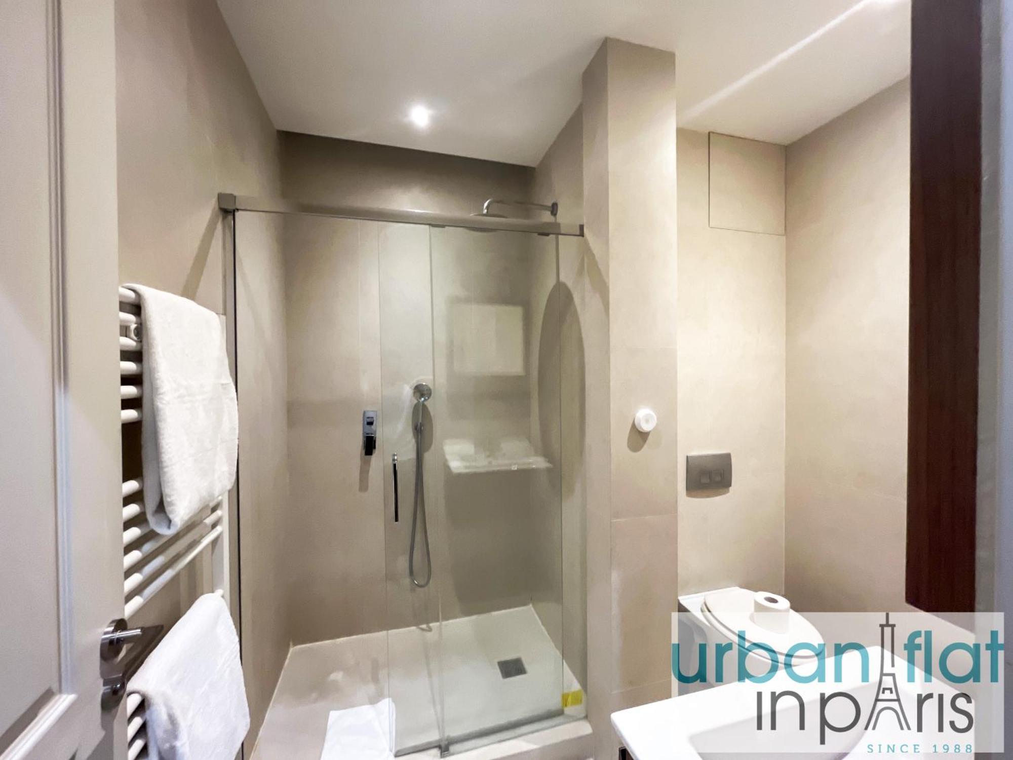 Urban Flat 119 - Spacious 5 Bedroom Flat In