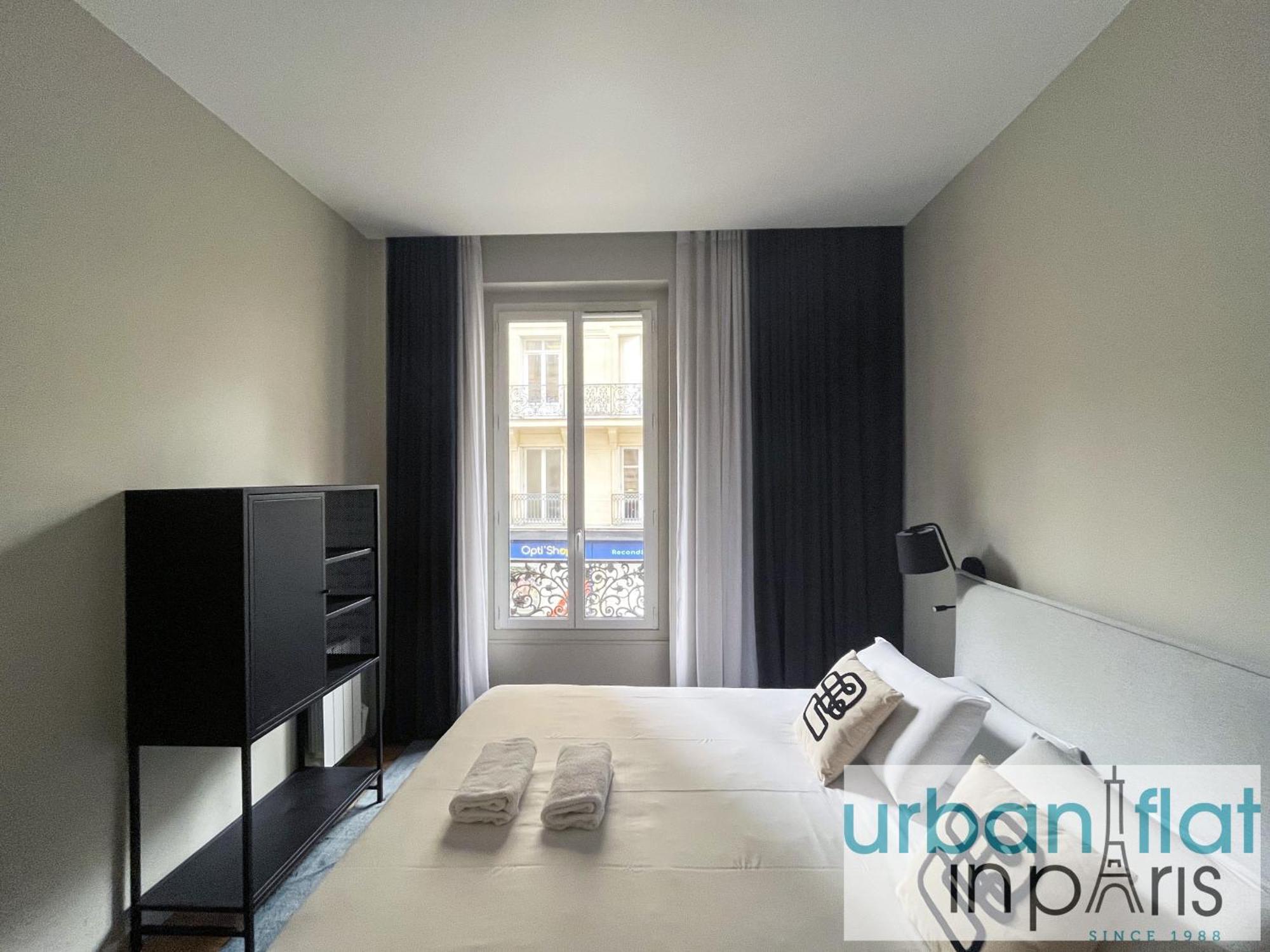 Urban Flat 119 - Spacious 5 Bedroom Flat In Paris