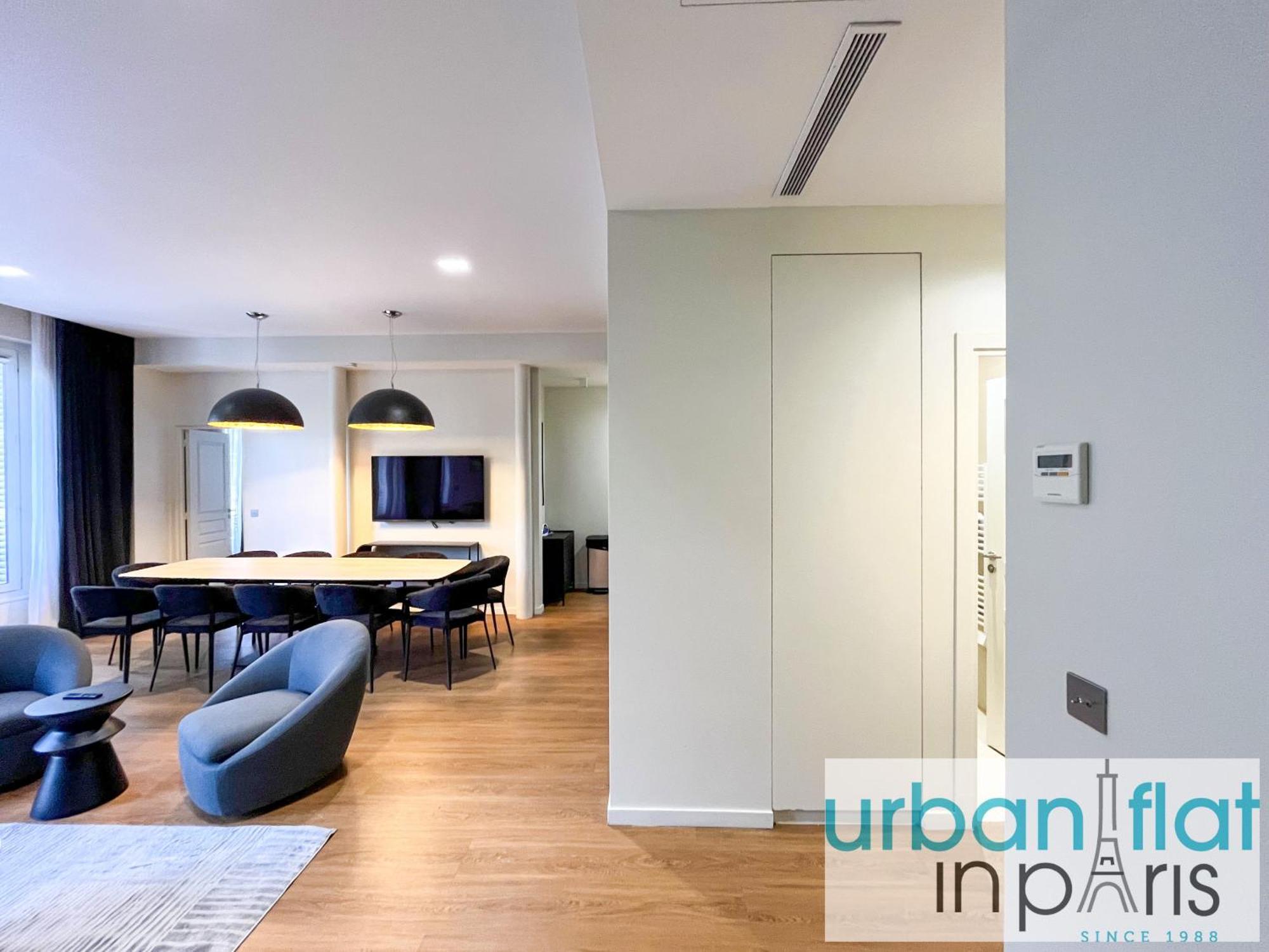 Urban Flat 119 - Spacious 5 Bedroom Flat In * Paris