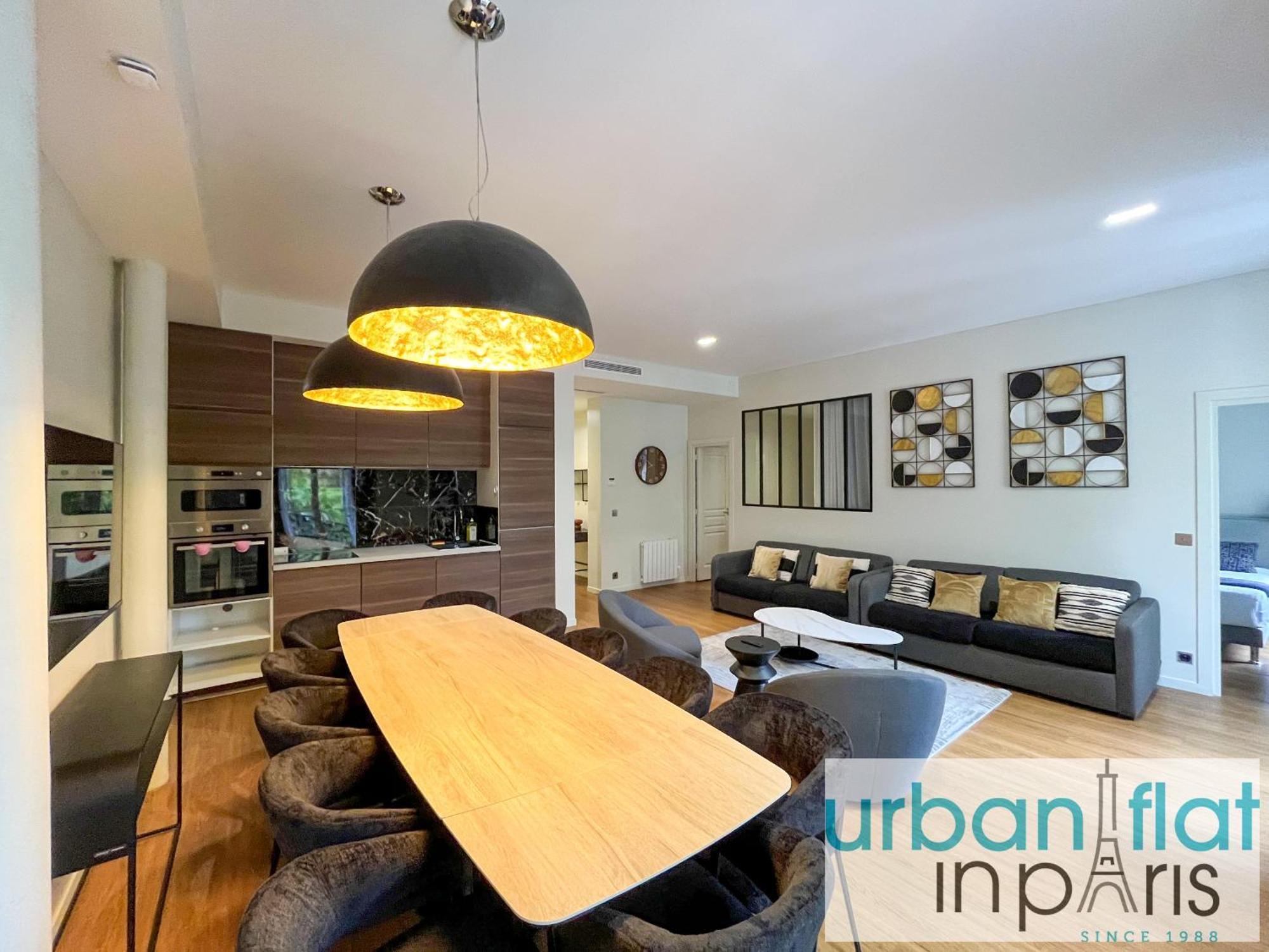 Urban Flat 119 - Spacious 5 Bedroom Flat In Apartment Paris