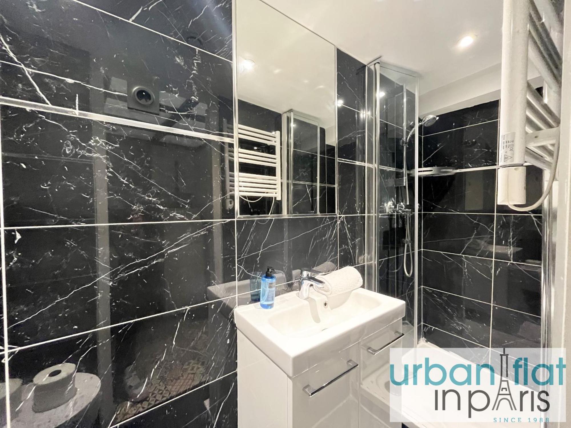 Urban Flat 120 - Charming 3 Bedroom Flat In Le Marais Paris
