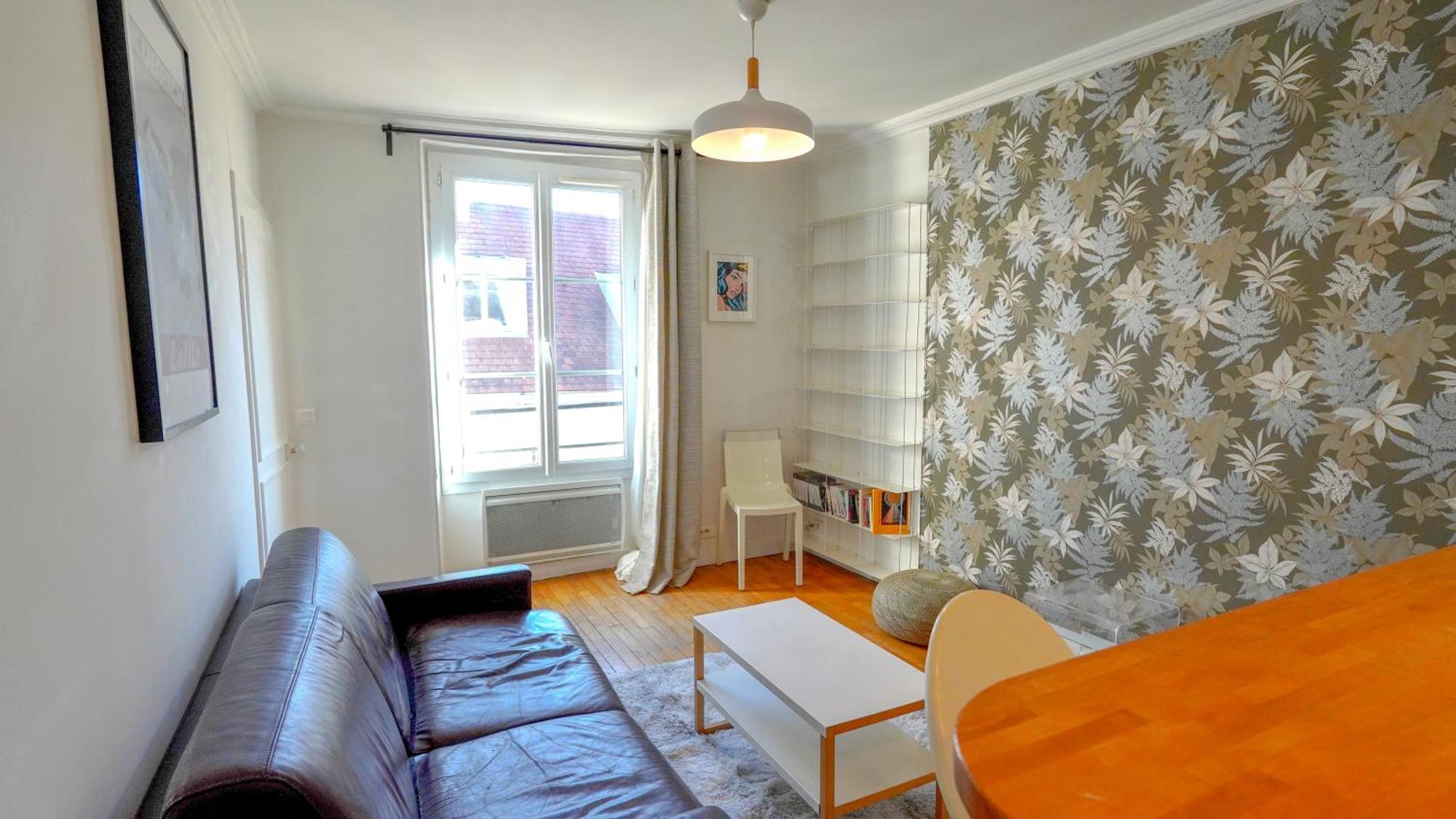 New Sunny Flat Near Montorgeuil *