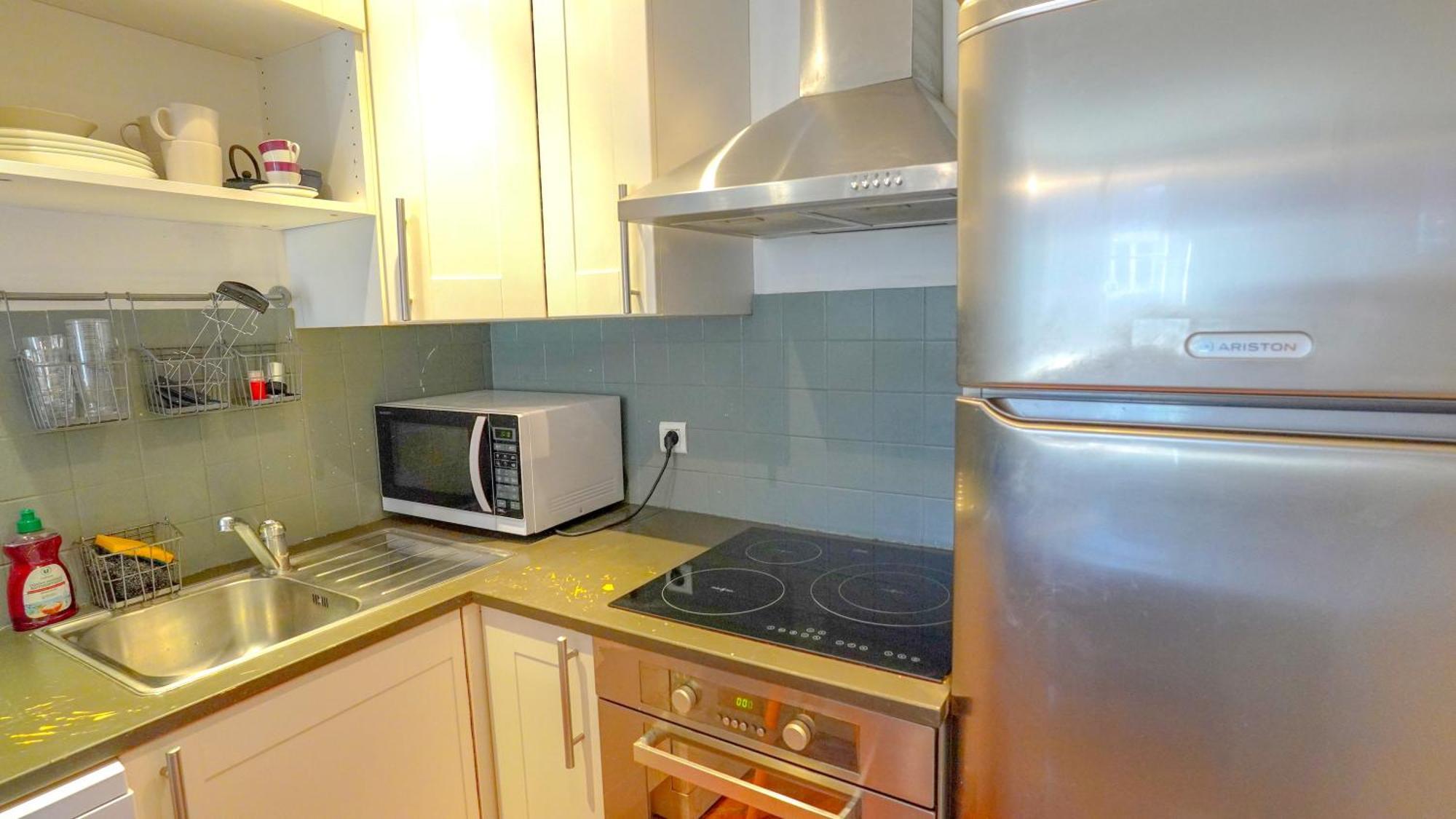 New Sunny Flat Near Montorgeuil
