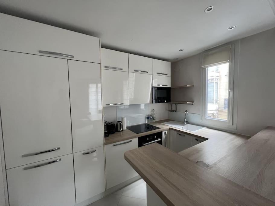 Arc De Triomphe 65 M2 Apartment