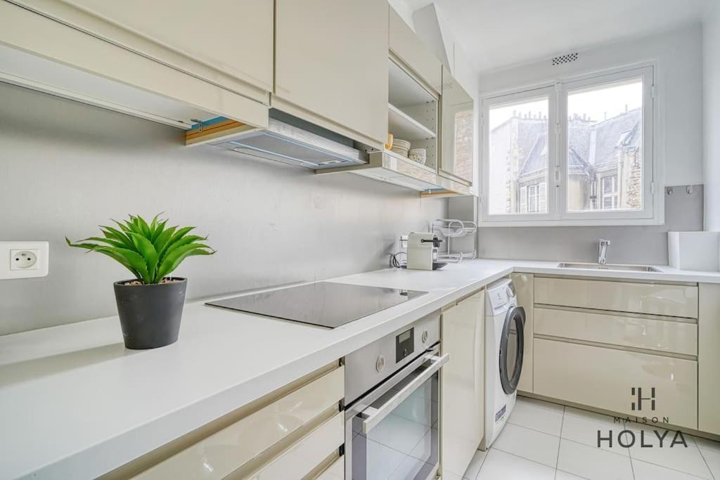 Proche Porte Maillot - Le Veritable - 378b Paris