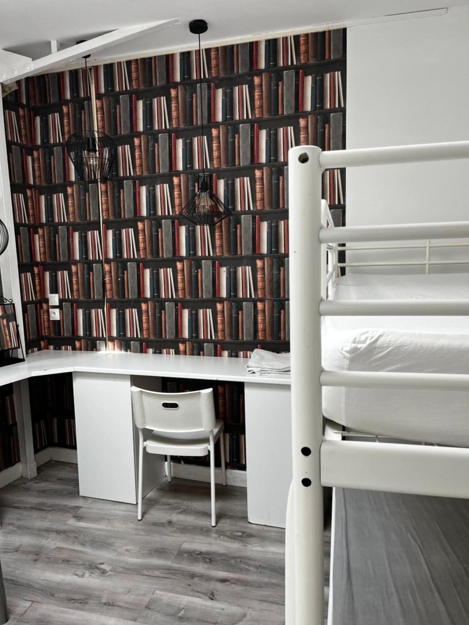 Chez Mia Hostel *