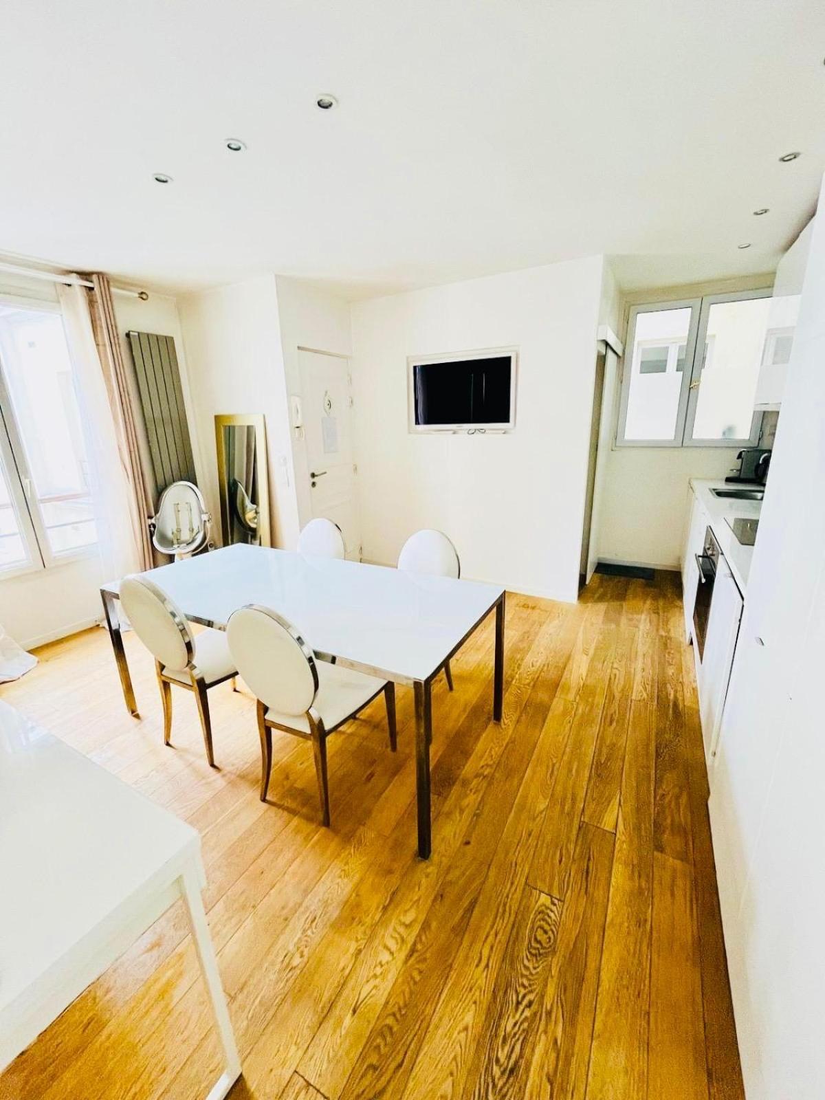 Grand Loft Proche Sacre Coeur Gare Du Nord Apartment