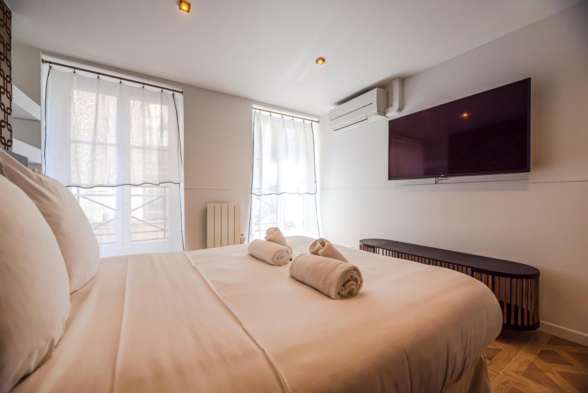 Cosy Flats- Notre Dame Apartment *