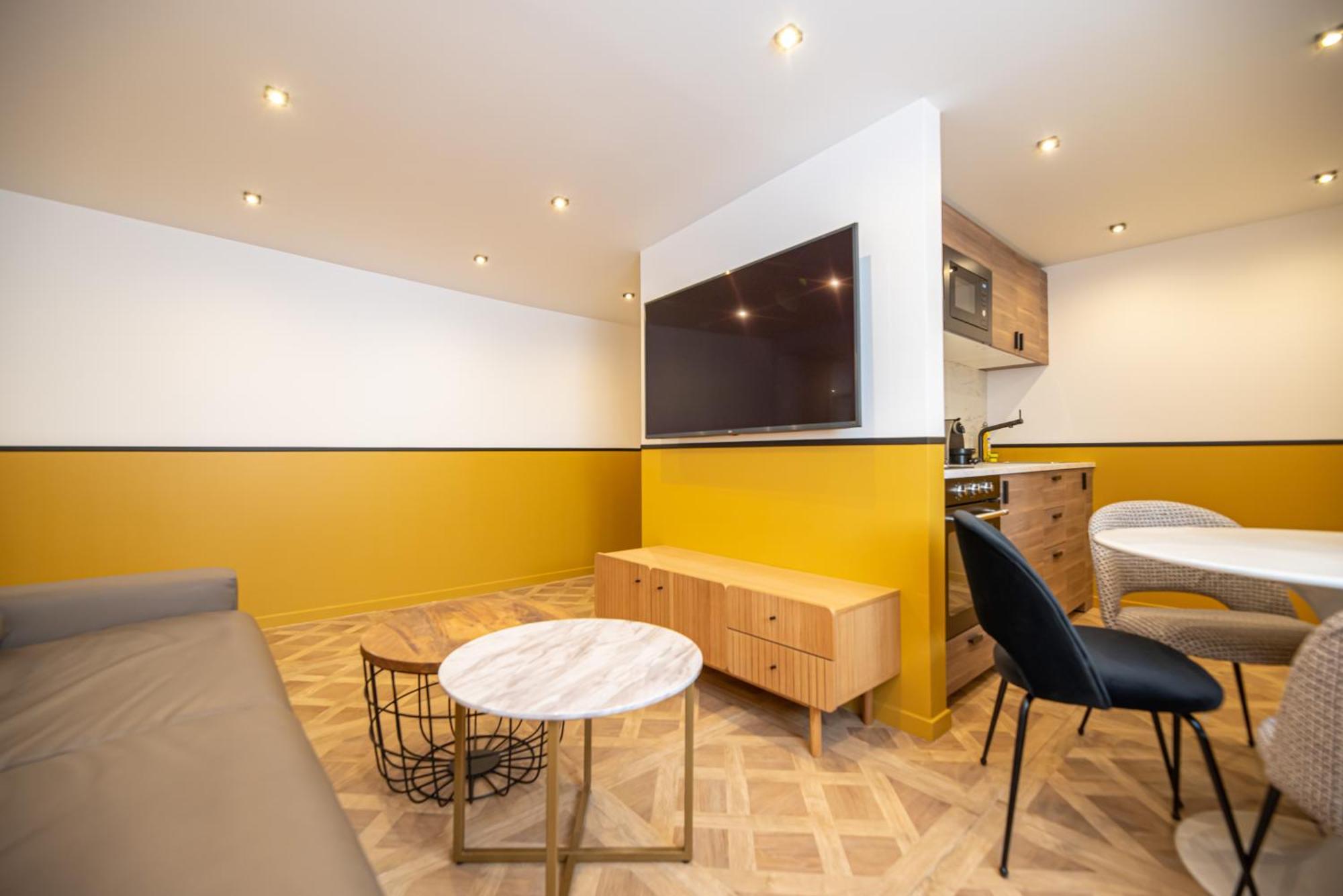 Cosy Flats- Notre Dame Apartment