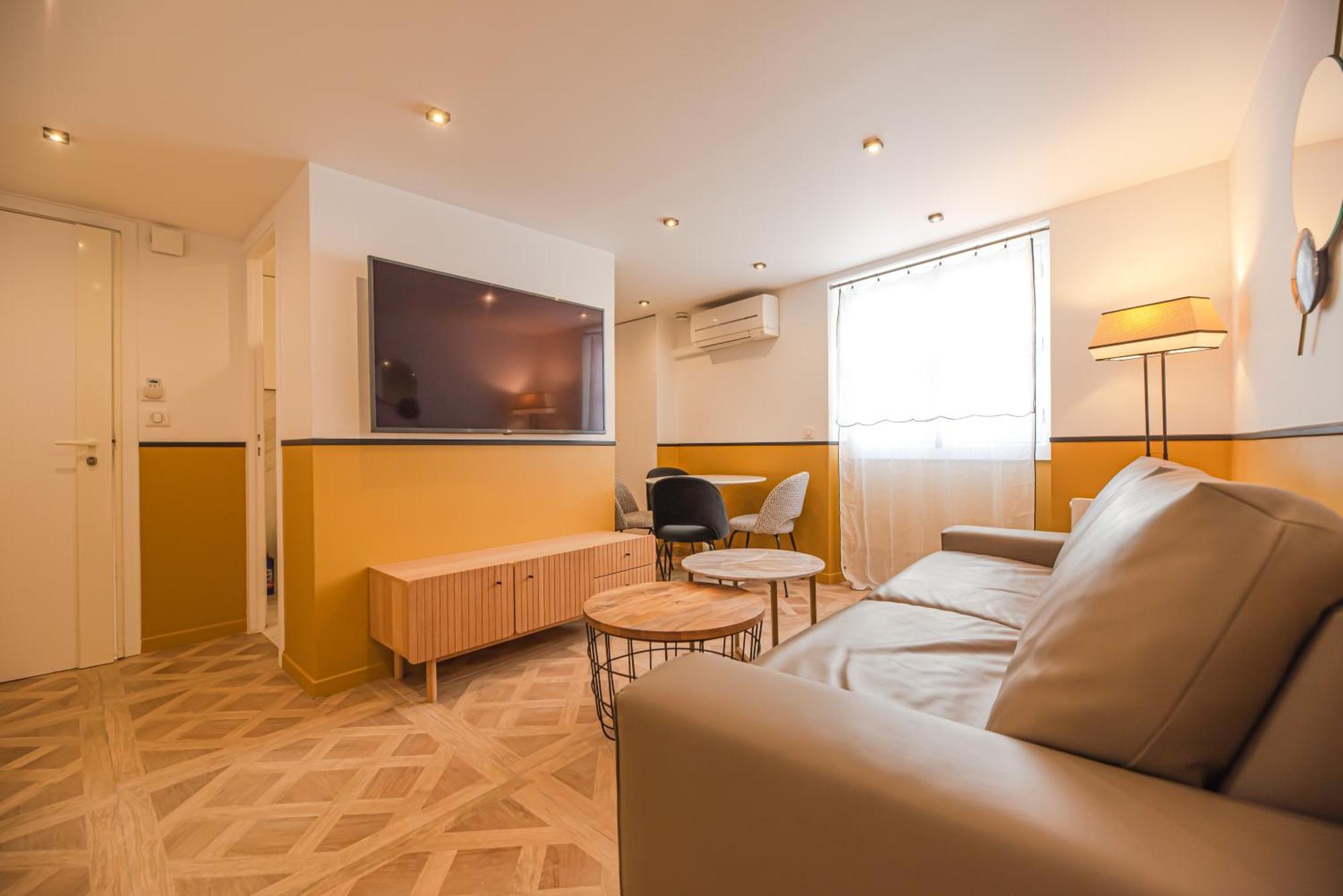 Cosy Flats- Notre Dame Apartment *