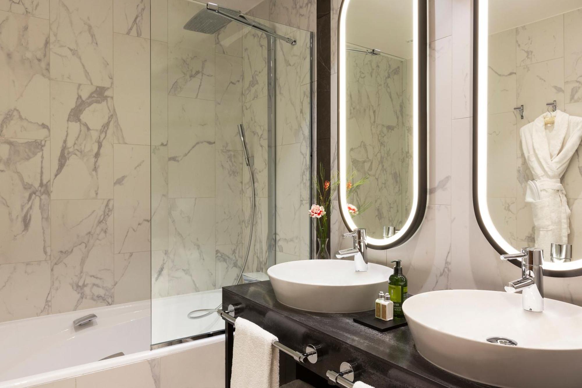 La Clef Tour Eiffel By The Crest Collection Hotel Paris