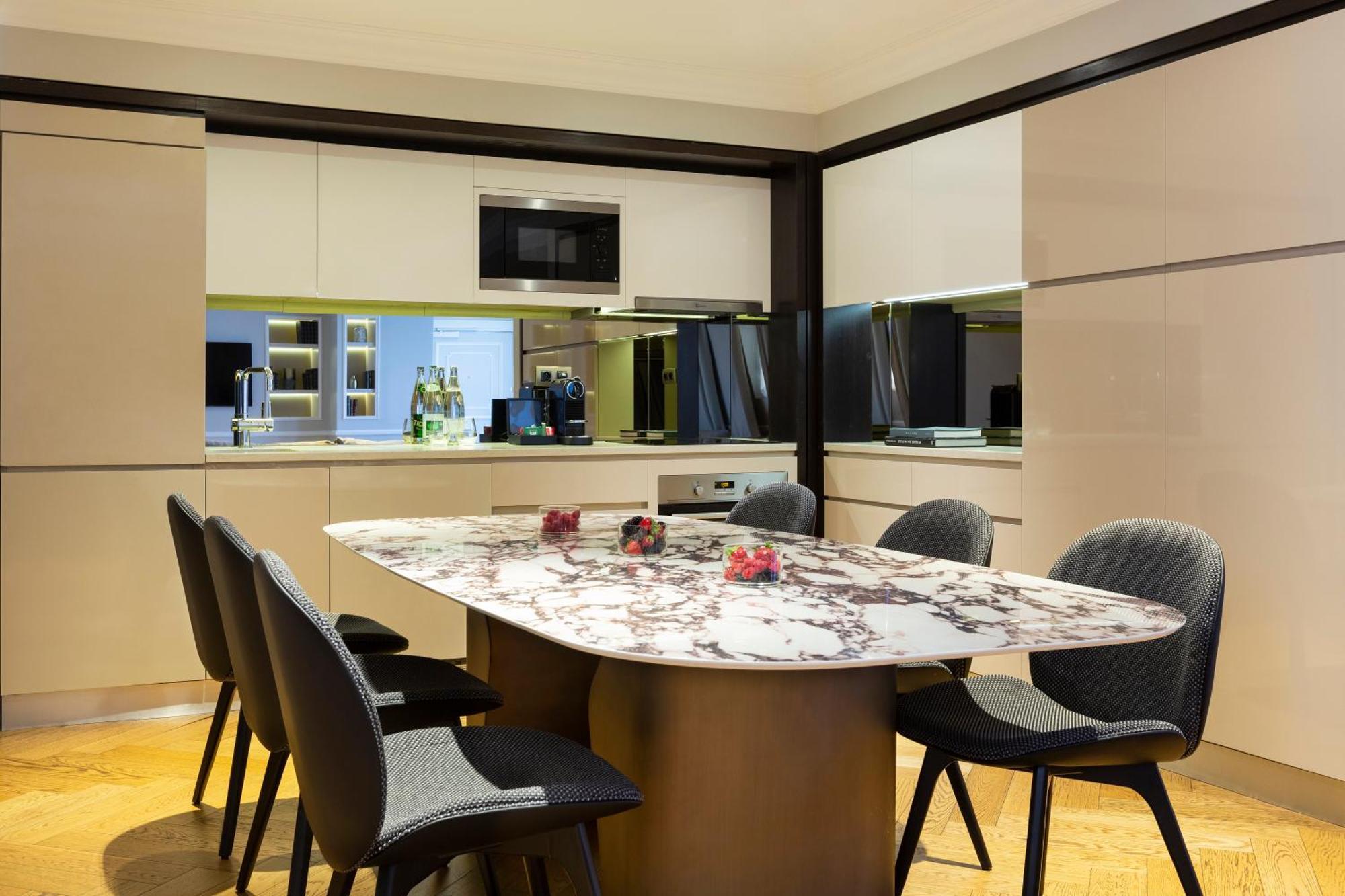 La Clef Tour Eiffel By The Crest Collection Hotel Paris