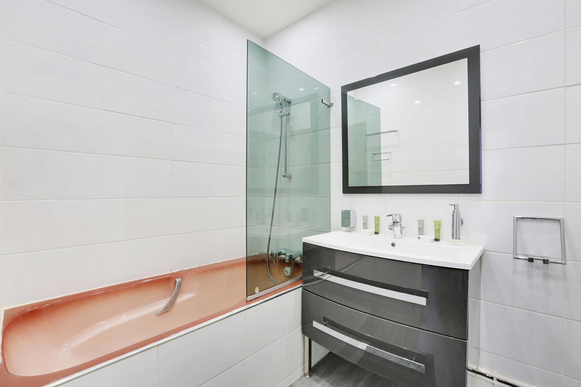Charming Apartment-1br-4p- Canal Saint-martin Apartment *