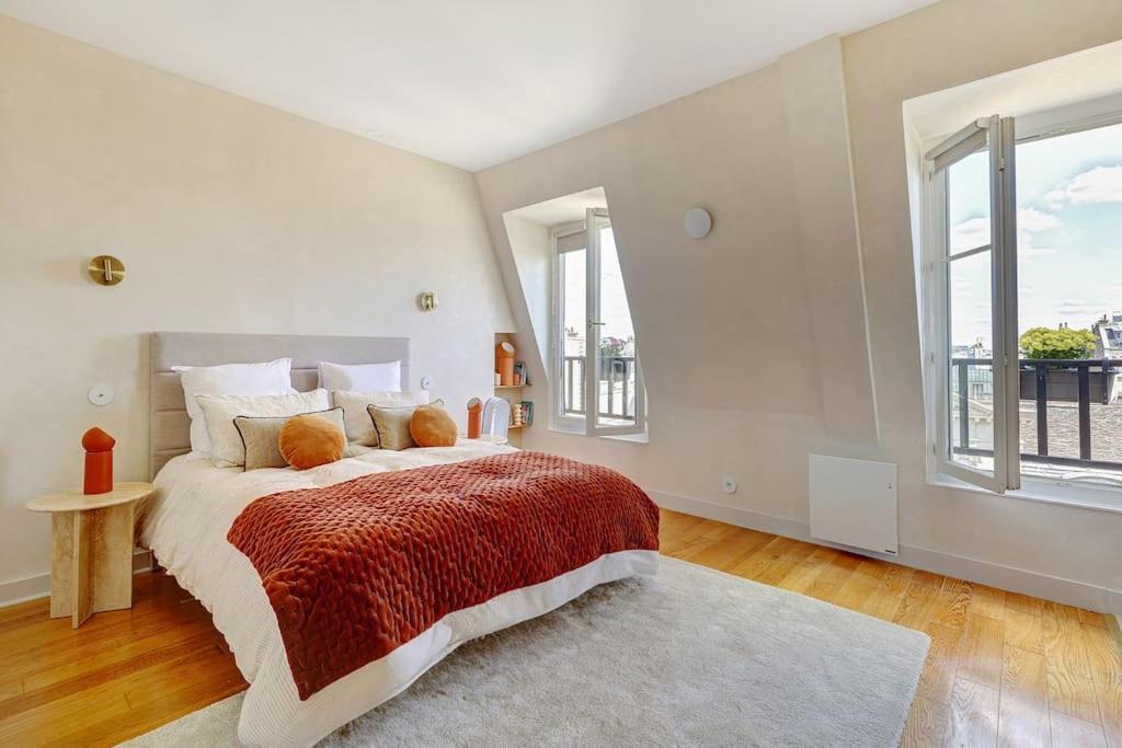 La Vue Du Marais * Paris