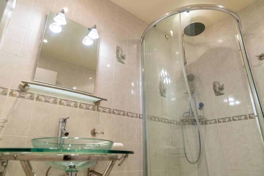 11eme -quartier Central Rue Saint Maur Apartment