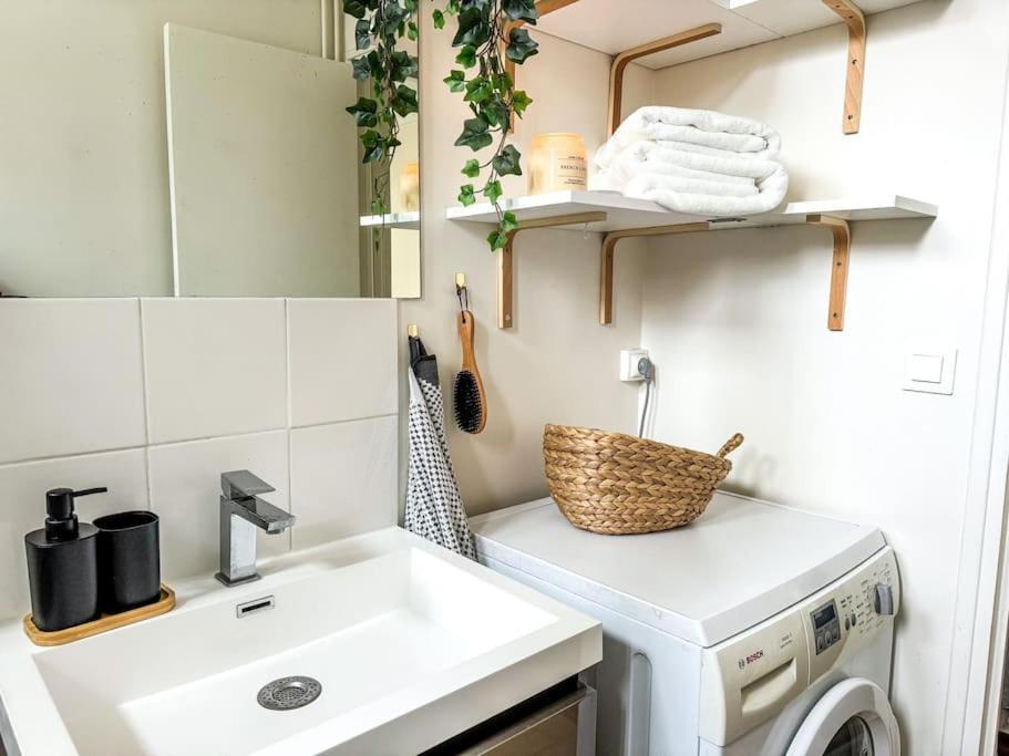 Chic Entre Histoire Et Modernite Apartment