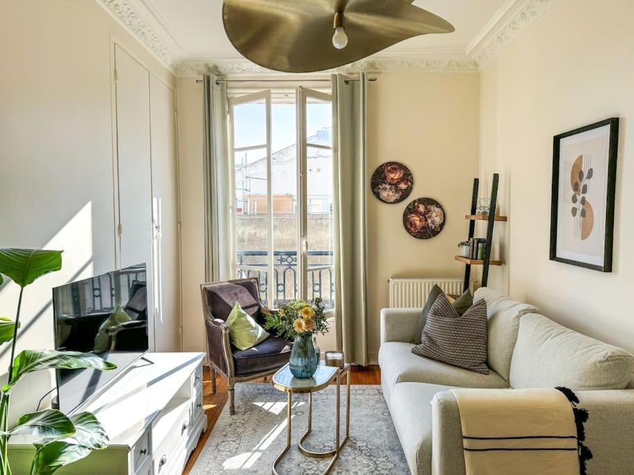 Chic Entre Histoire Et Modernite Apartment Paris