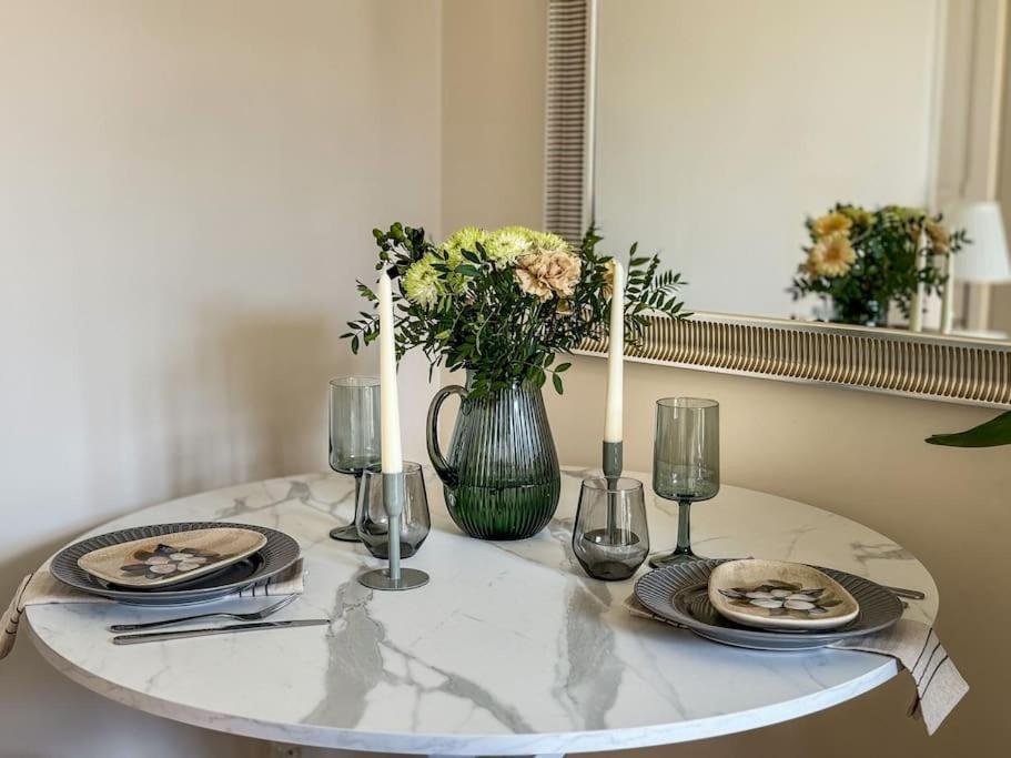Chic Entre Histoire Et Modernite Apartment *