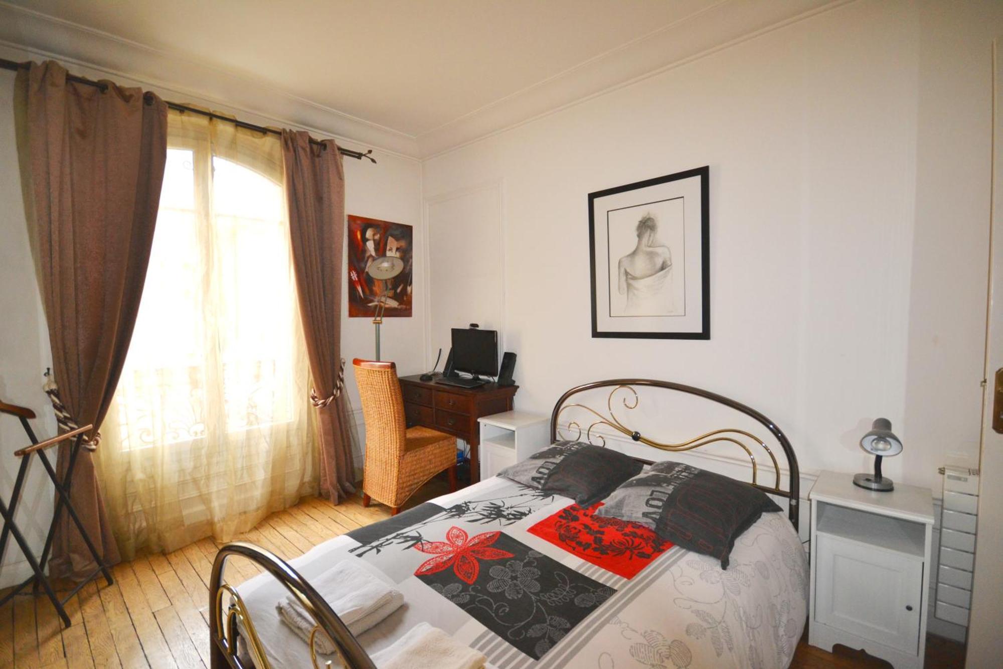 Great Near Rue Daguerre * Paris