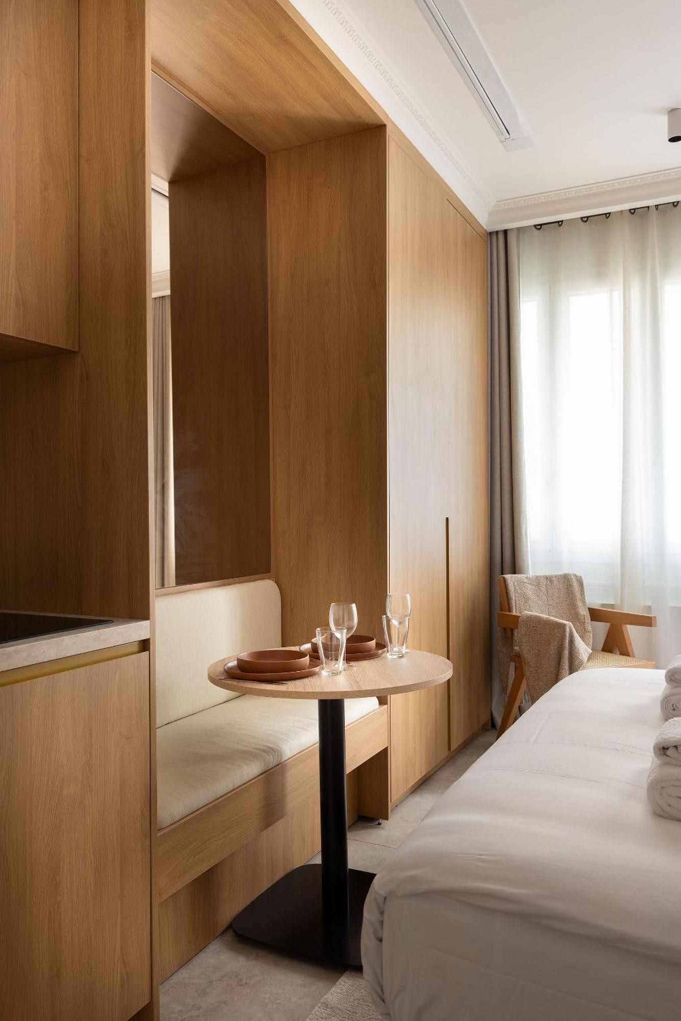 Avec Jacuzzi & Cinema-gare Mont Parnasse Apartment *
