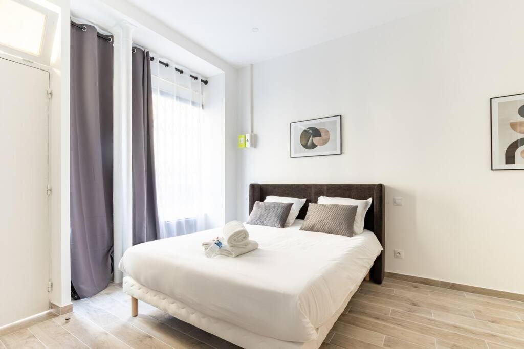 Ballu Place De Clichy Cosy Paris
