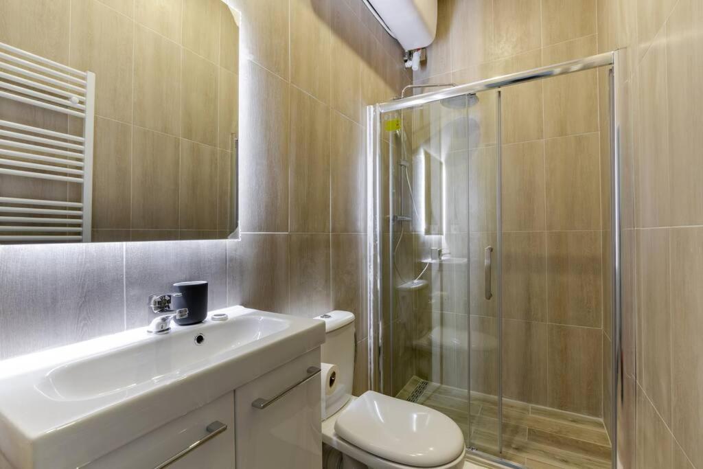 Ballu Place De Clichy Cosy Apartment Paris