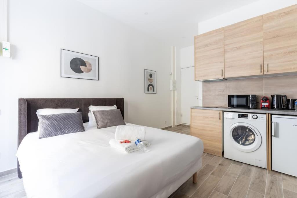 Ballu Place De Clichy Cosy Paris