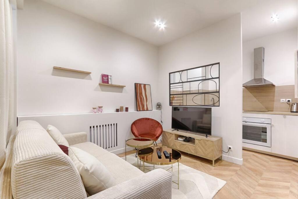 Apartment Cambodge Pere Lachaise Cosy 2p