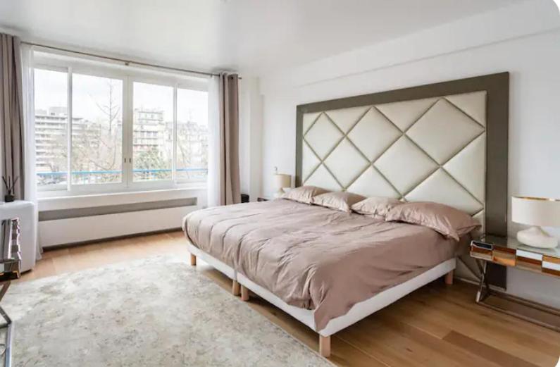 2 Bedroom Champs Elysee Apartment *