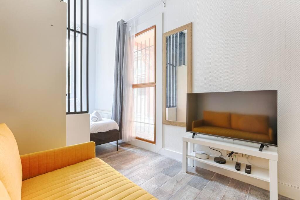 Apartment Republique Canal St Martin Charming