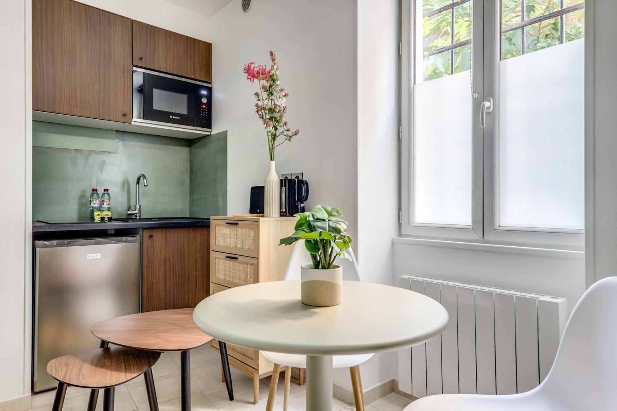 Montmartre L Center & Historic Sacre-coeur Apartment Paris