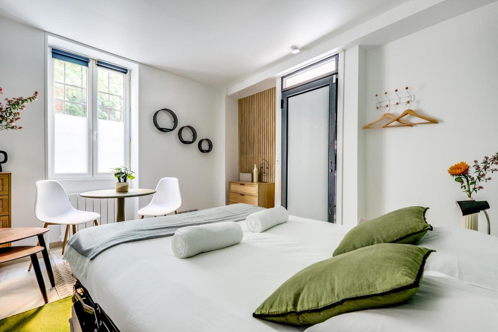 Montmartre L Center & Historic Sacre-coeur Apartment Paris