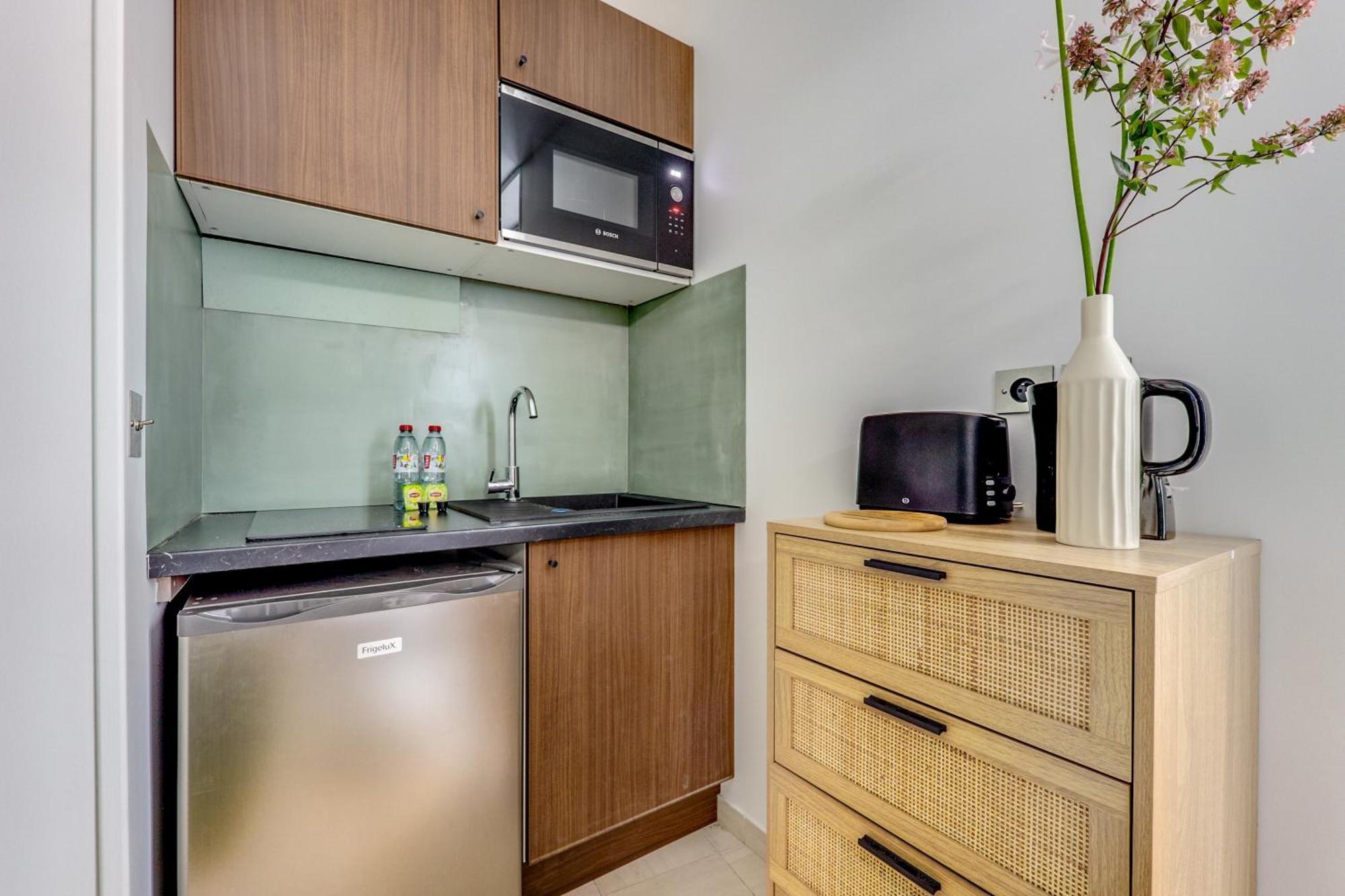 Montmartre L Center & Historic Sacre-coeur Apartment