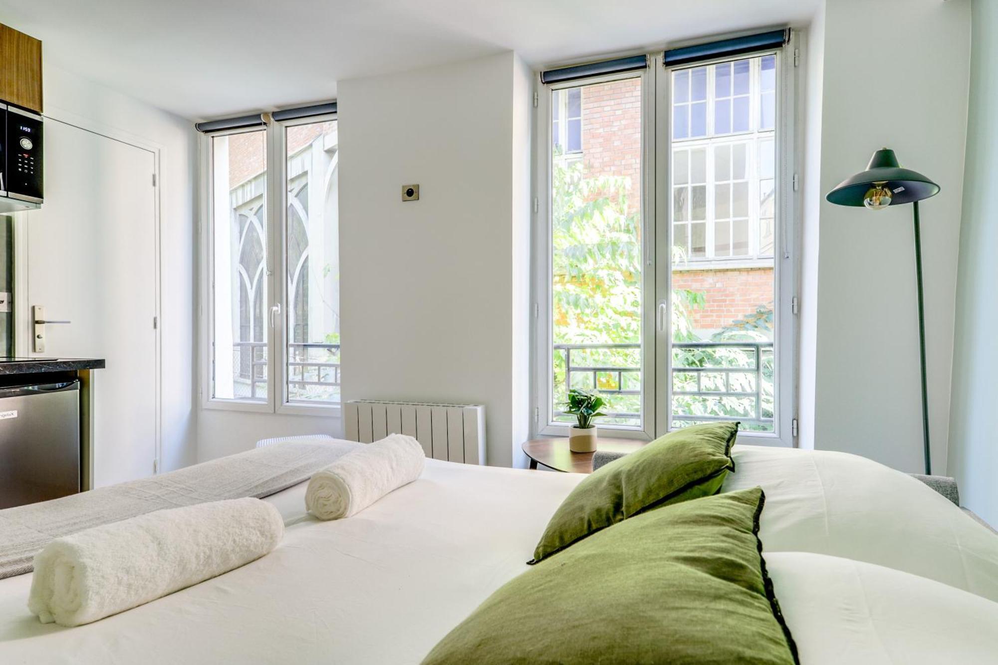 Montmartre L Center & Historic Sacre-coeur Apartment *