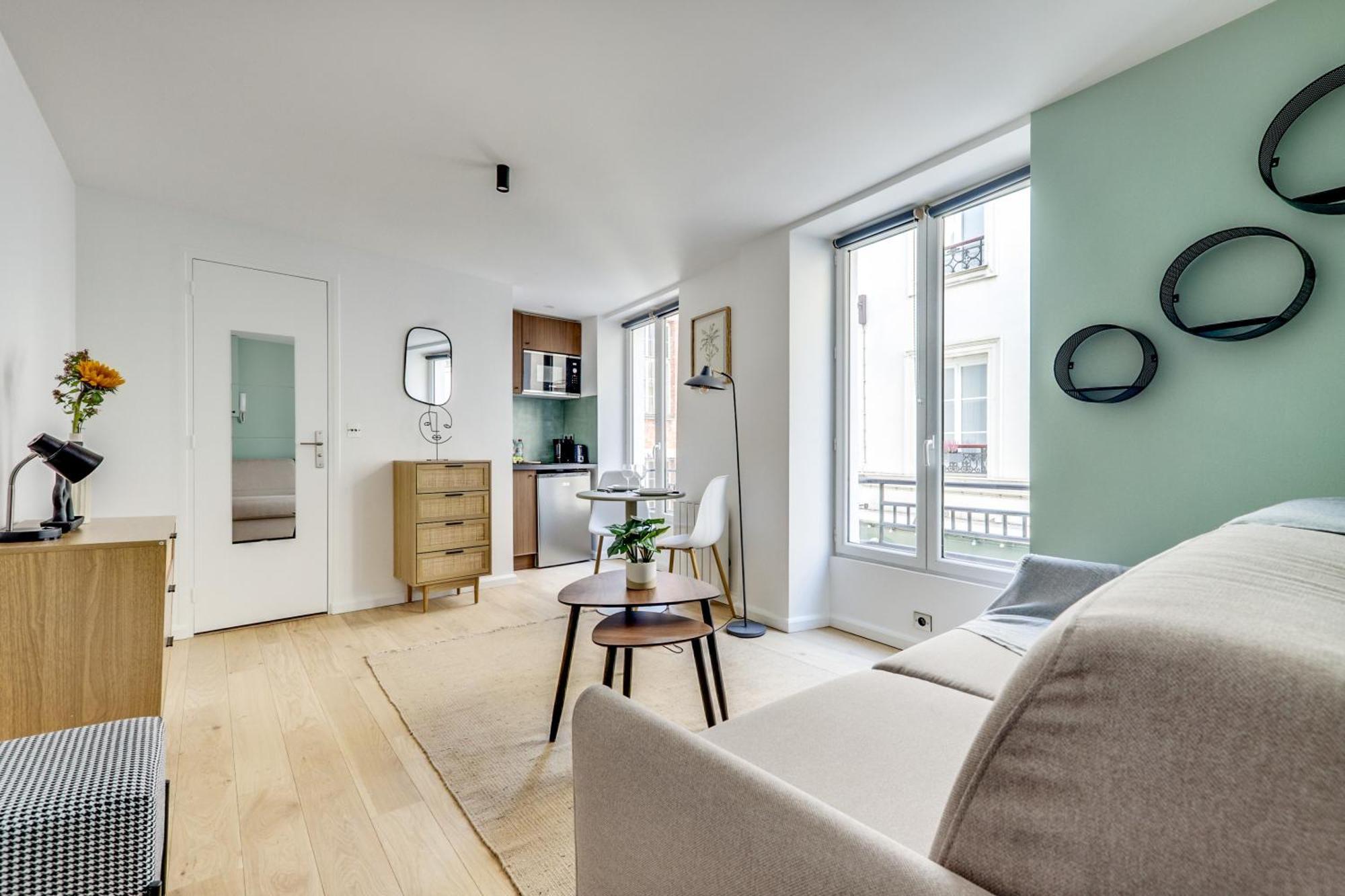 Montmartre L Center & Historic Sacre-coeur Apartment *