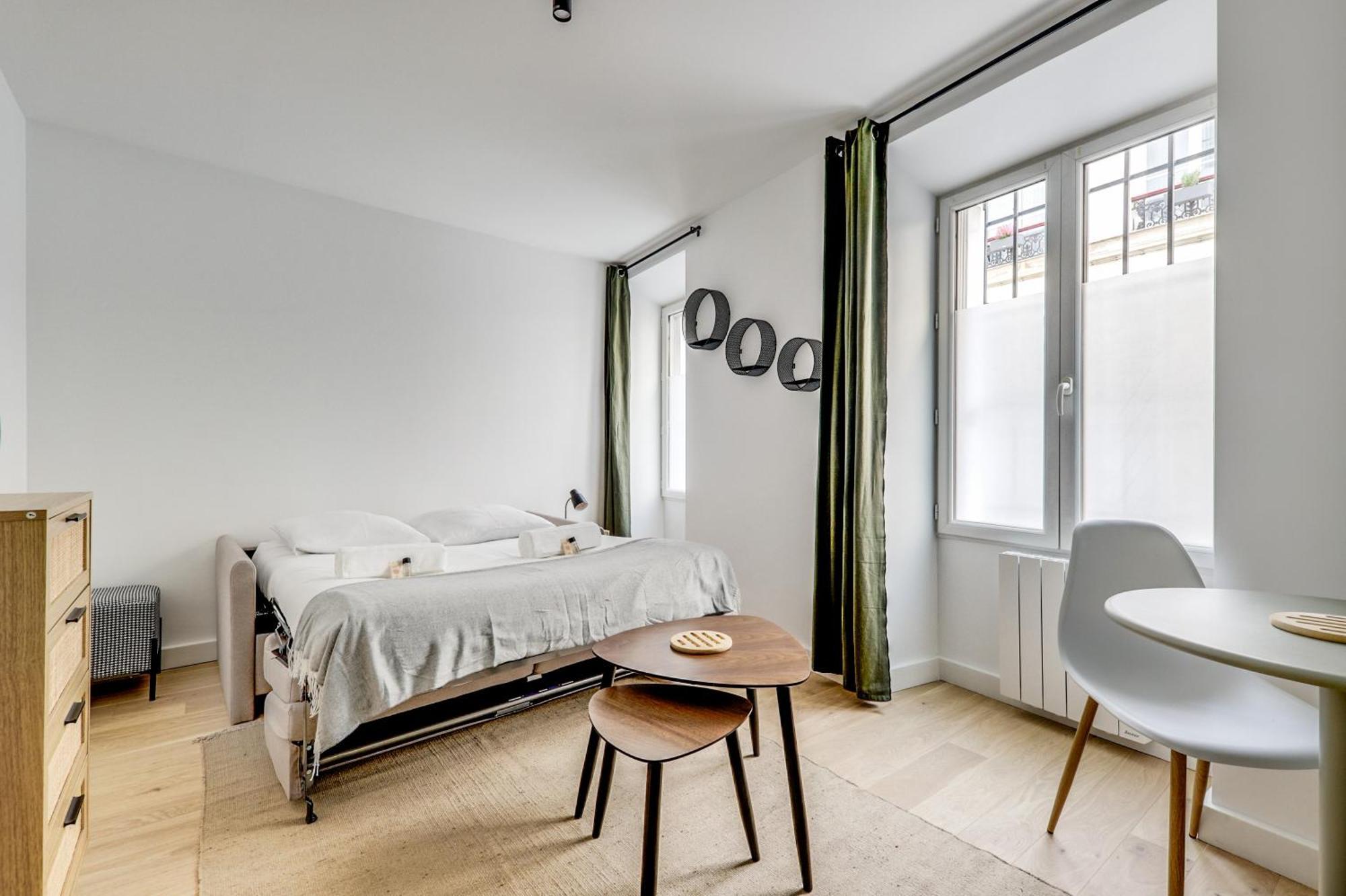 Montmartre L Center & Historic Sacre-coeur Apartment *