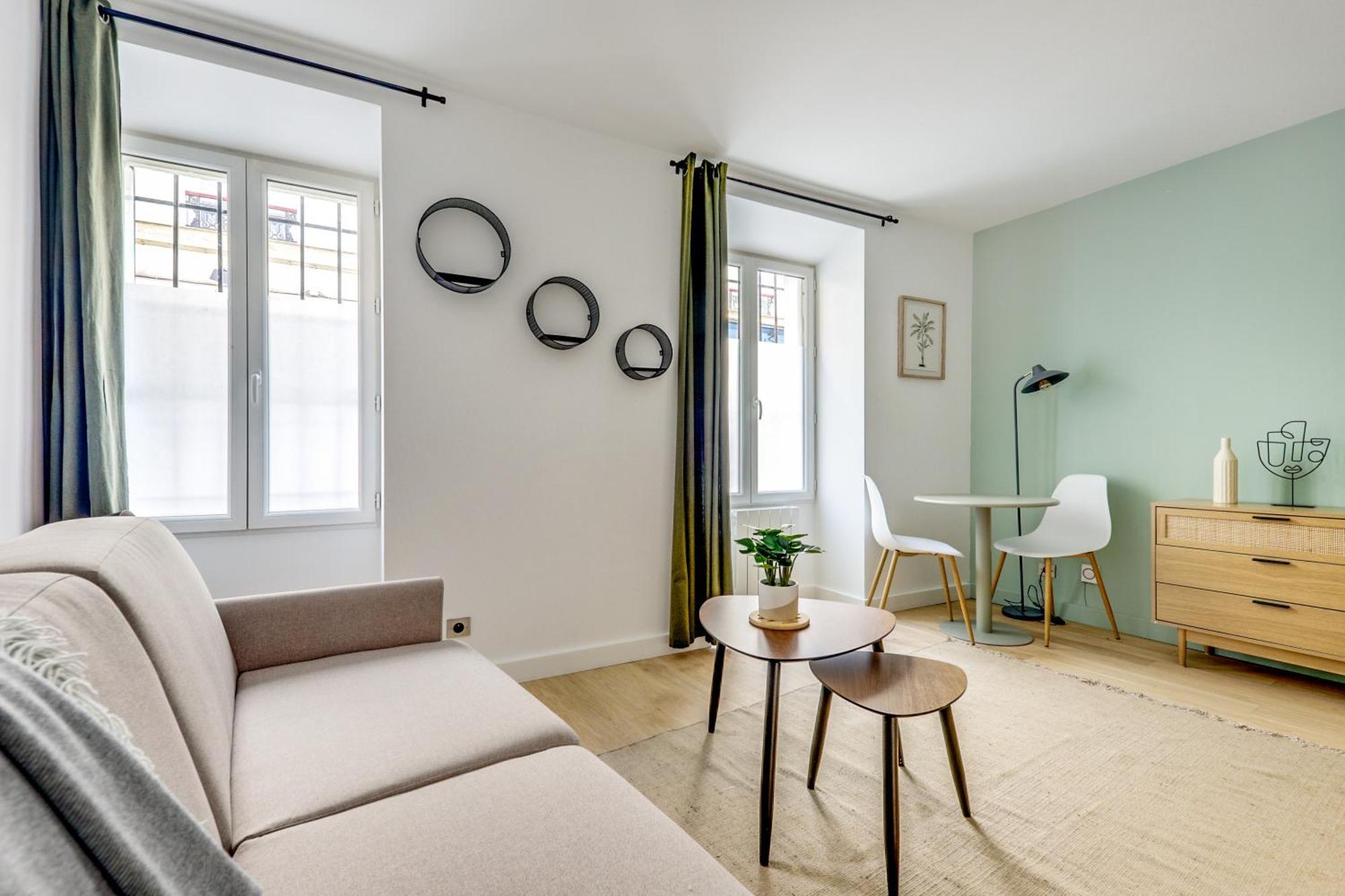 Montmartre L Center & Historic Sacre-coeur Apartment *