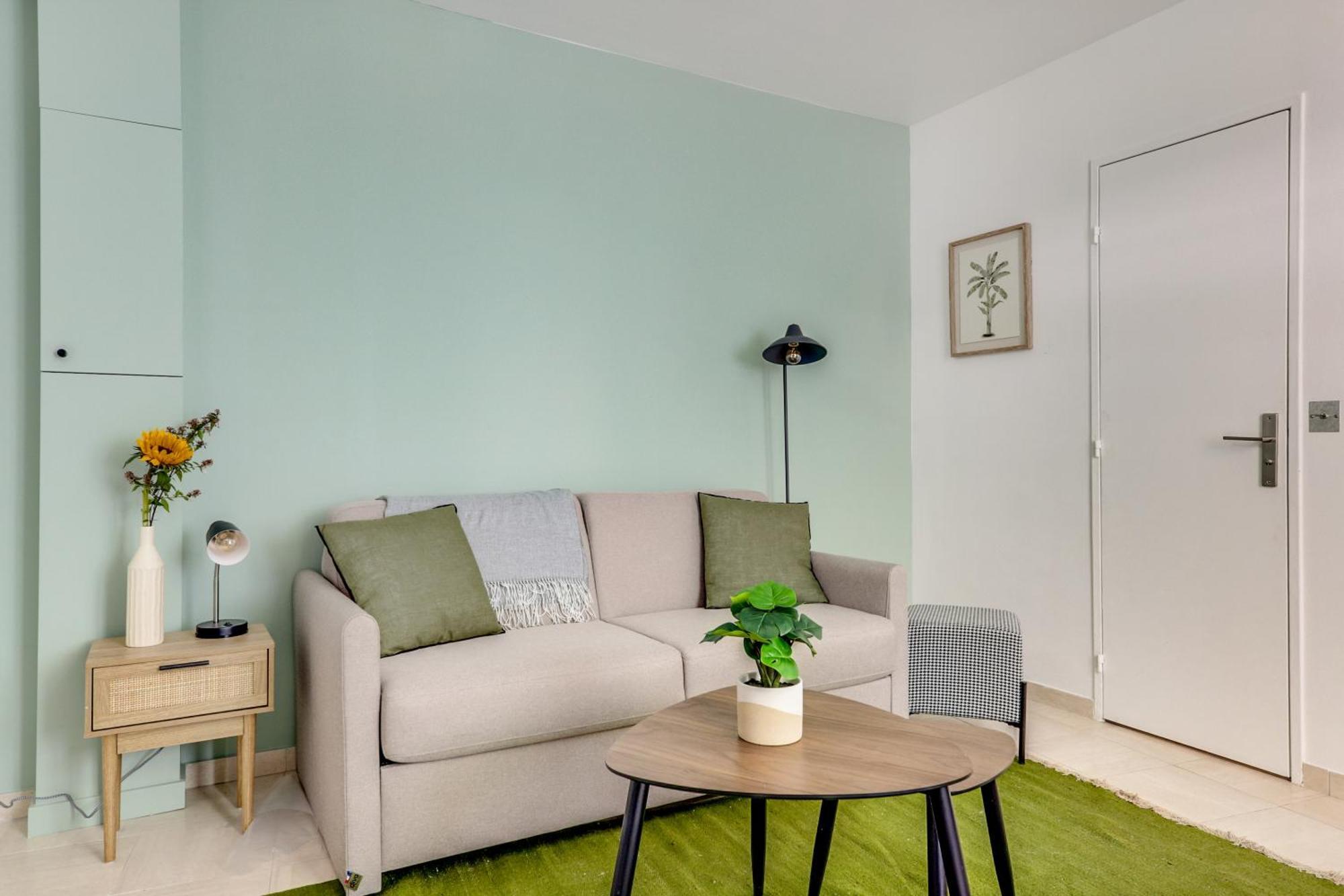 Montmartre L Center & Historic Sacre-coeur Apartment Paris