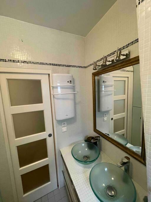 Spacious And Convenient 2 Bedroom Flat In Centre * Paris