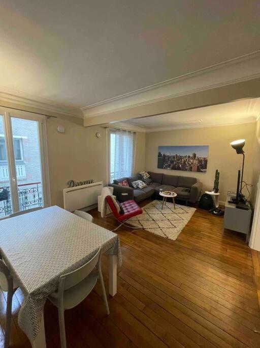Spacious And Convenient 2 Bedroom Flat In Centre