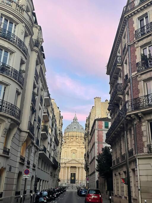 Spacious And Convenient 2 Bedroom Flat In Centre Paris