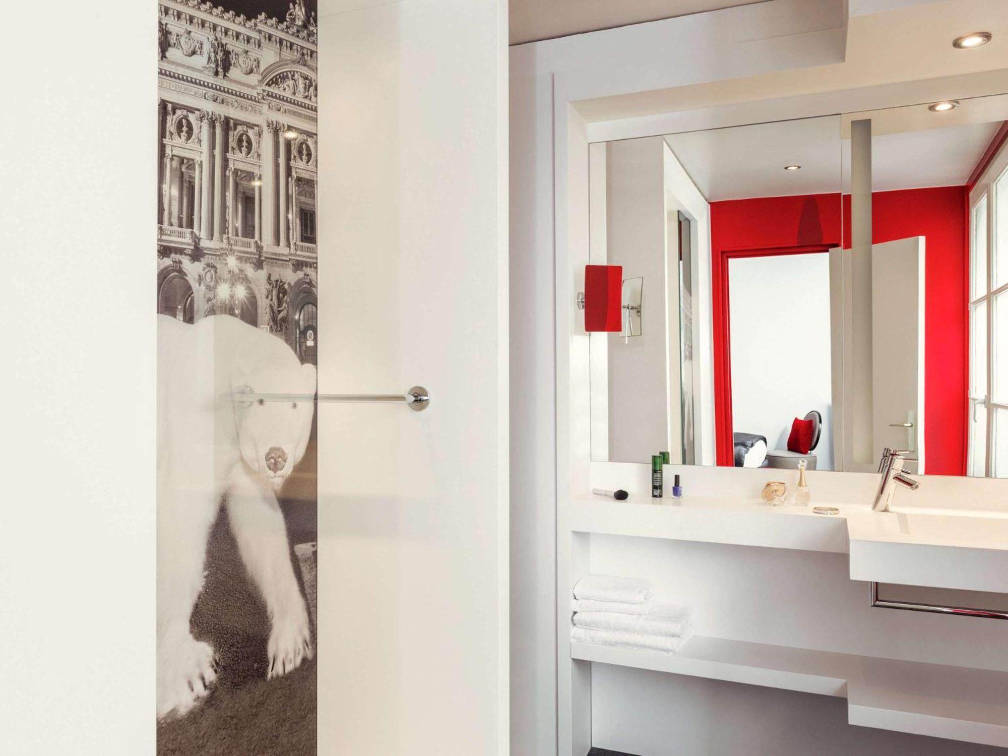 Hotel Mercure Opera Louvre Paris