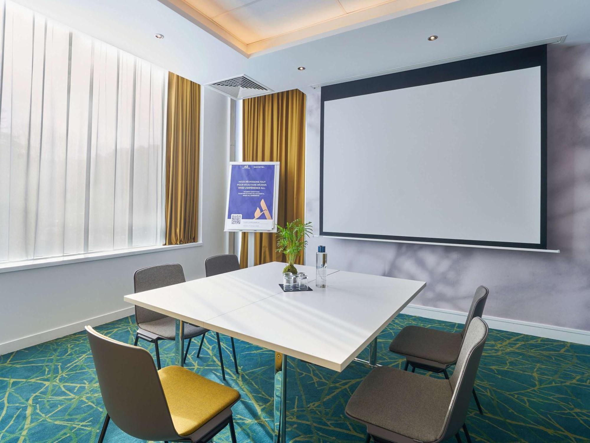 Novotel 17 Hotel 4*